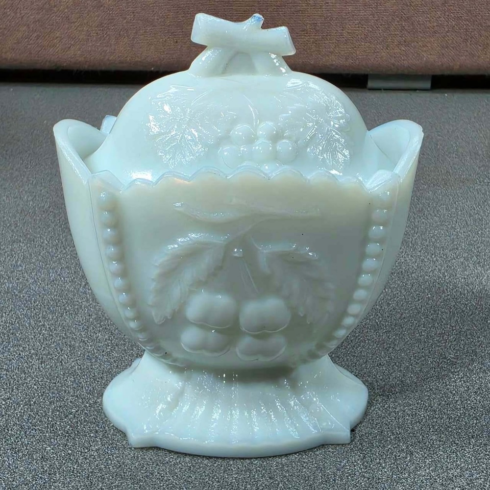 Westmoreland Milk Glass Sugar Bowl White Excellent Paneled Grape Milk Glass Lid